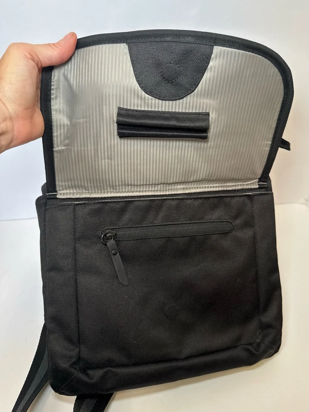 Sherpani Sadie Crossbody Bag in raven black